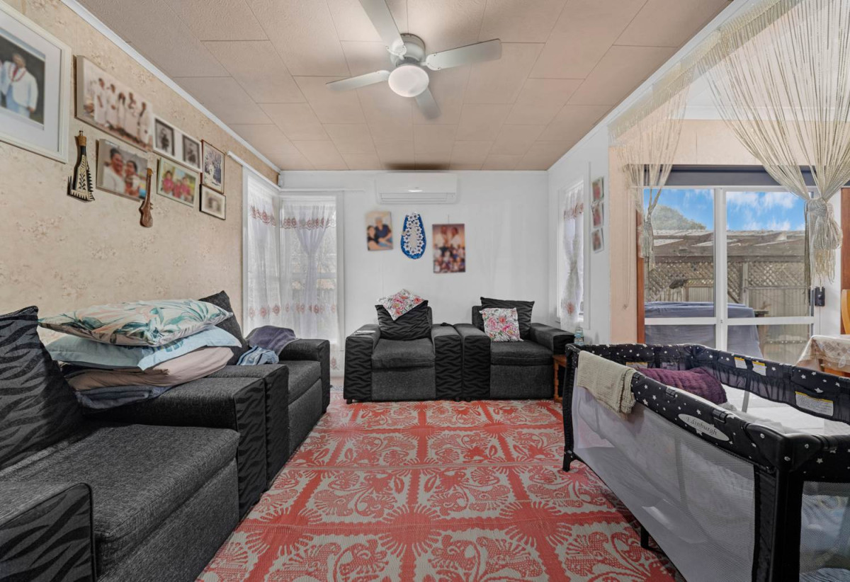 Vendors have committed to their ”Plan B”, Auction Must Sell, 1012m2 section with RC approved for 6 lots subdivision, Brick and tile 3 beds 2 baths house with garage and workshop, 0.2 km to Manurewa High School, 50 Browns Road, Manurewa, Auckland