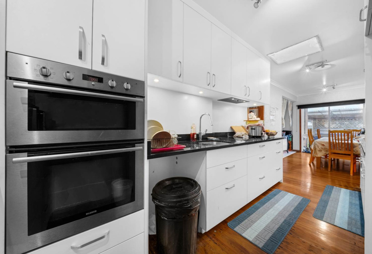 Vendors have committed to their ”Plan B”, Auction Must Sell, 1012m2 section with RC approved for 6 lots subdivision, Brick and tile 3 beds 2 baths house with garage and workshop, 0.2 km to Manurewa High School, 50 Browns Road, Manurewa, Auckland