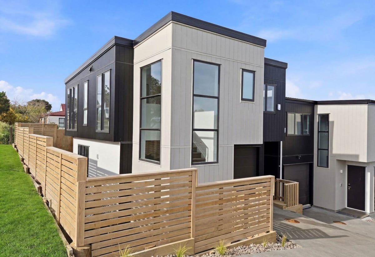 Directly opposite Sherwood Primary School, Brandnew standalone 4 beds 2.5 baths home with garage, close to schools, local shops, parks, beach, Zoned for Sherwood Primary, Northcross Intermediate and Long Bay College, Lot2/15 Montclair Rise, Browns Bay, Auckland