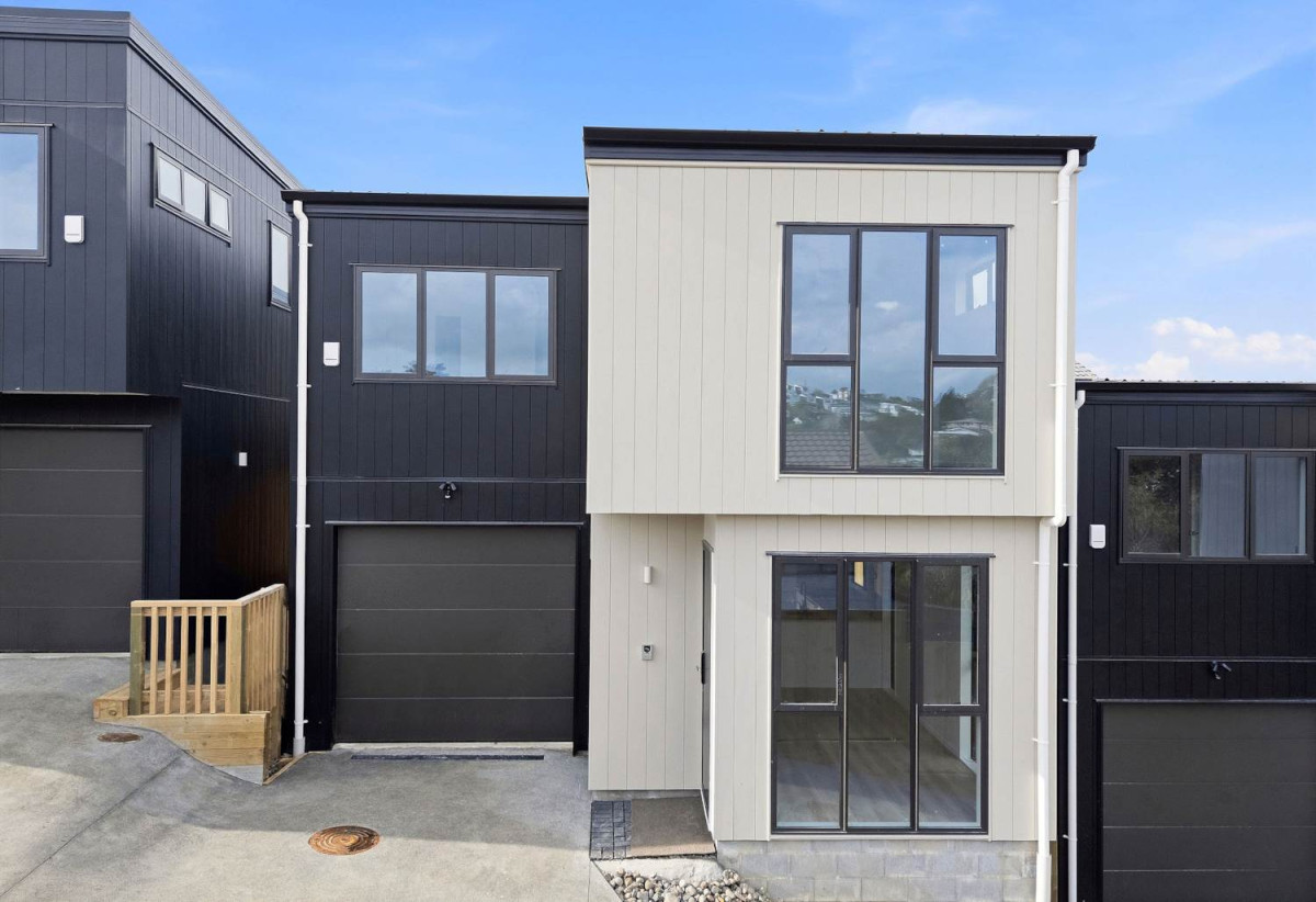 Directly opposite Sherwood Primary School, Brandnew standalone 4 beds 2.5 baths home with garage, close to schools, local shops, parks, beach, Zoned for Sherwood Primary, Northcross Intermediate and Long Bay College, Lot3/15 Montclair Rise, Browns Bay, Auckland