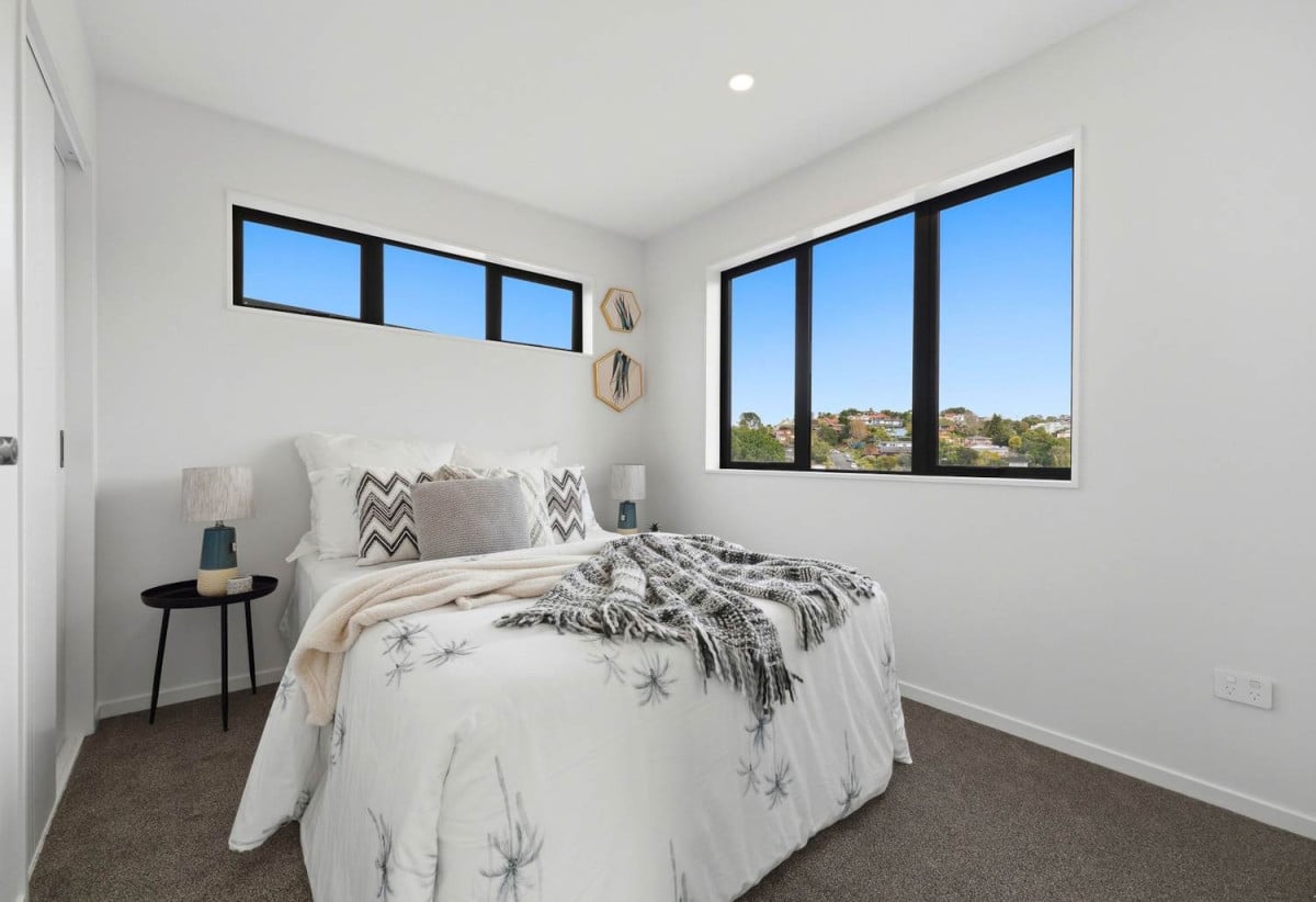 Directly opposite Sherwood Primary School, Brandnew standalone 4 beds 2.5 baths home with garage, close to schools, local shops, parks, beach, Zoned for Sherwood Primary, Northcross Intermediate and Long Bay College, Lot2/15 Montclair Rise, Browns Bay, Auckland