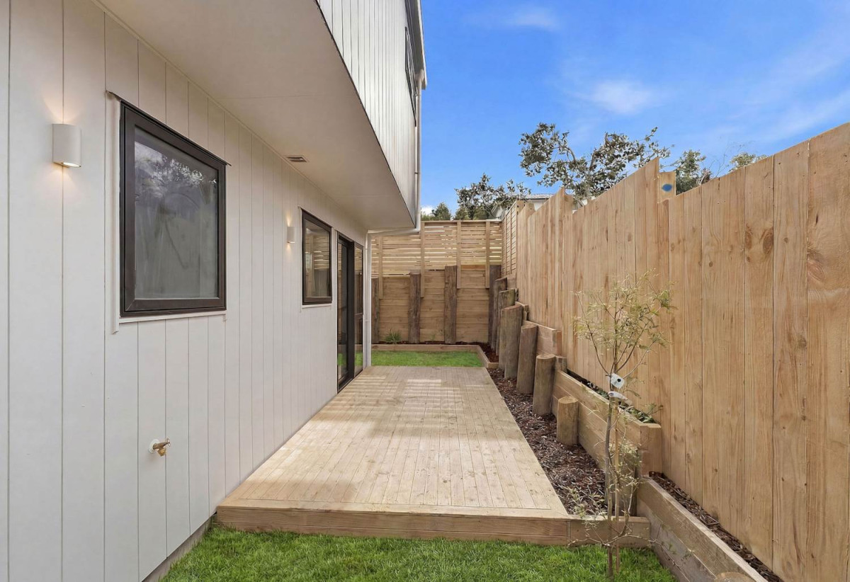 Directly opposite Sherwood Primary School, Brandnew standalone 4 beds 2.5 baths home with garage, close to schools, local shops, parks, beach, Zoned for Sherwood Primary, Northcross Intermediate and Long Bay College, Lot4/15 Montclair Rise, Browns Bay, Auckland