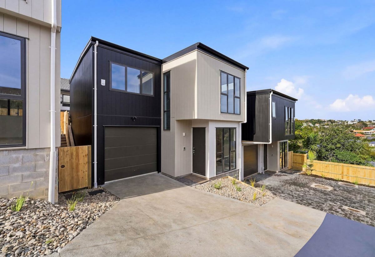 Directly opposite Sherwood Primary School, Brandnew standalone 4 beds 2.5 baths home with garage, close to schools, local shops, parks, beach, Zoned for Sherwood Primary, Northcross Intermediate and Long Bay College, 15 Montclair Rise, Browns Bay, Auckland