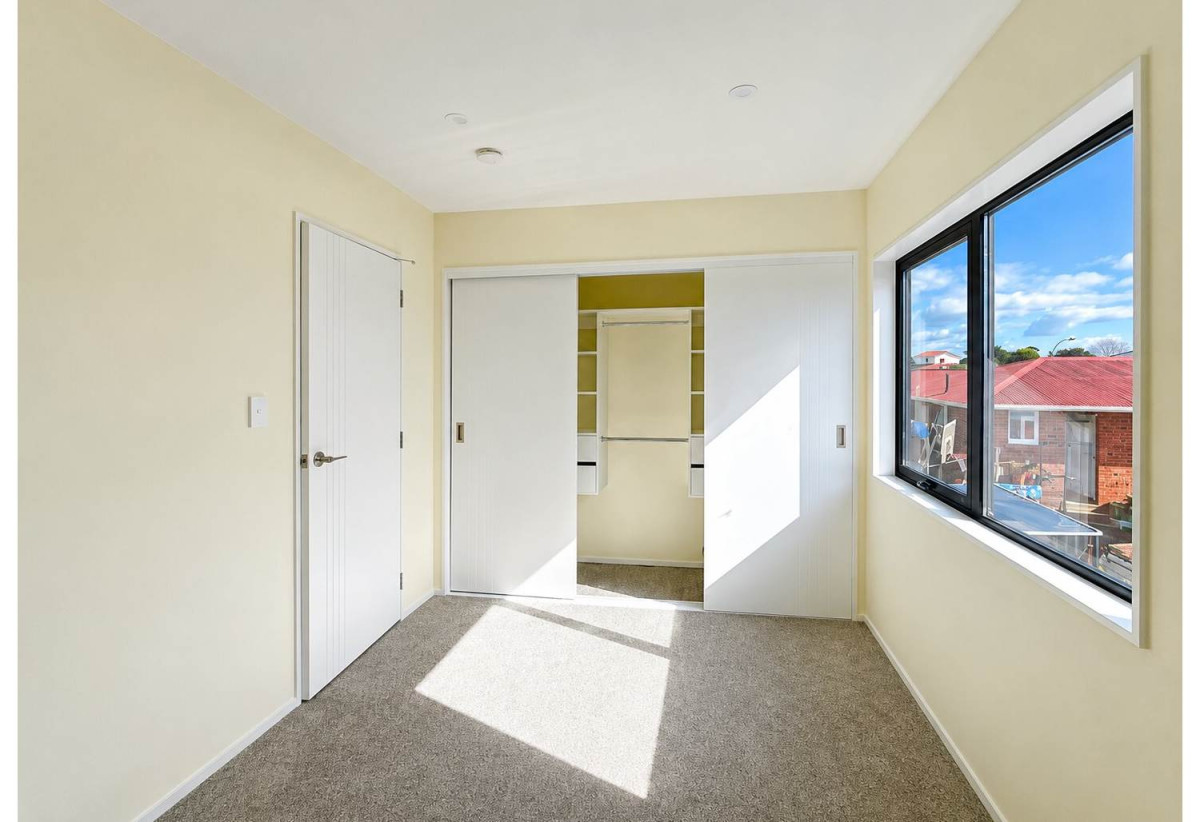 1 Bed + study room ( single bed) 1 bath townhouse with car park, End Unit, Spacious Covered Outdoor Living Area, close to schools, Mangere town centre, motorway access, 0.4 km to Jean Batten School, 40F Friesian Drive, Mangere, Auckland