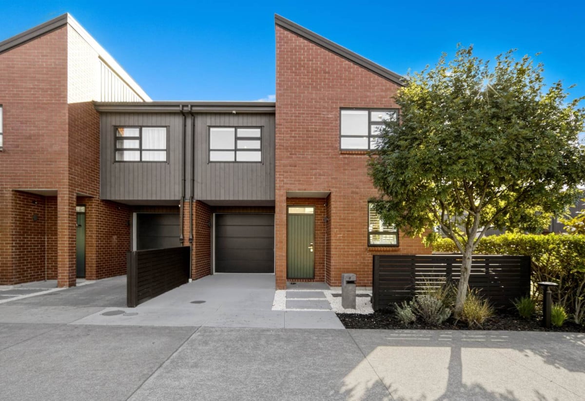 3 beds 2.5 baths duplex home with garage, close to schools, Bomb Point Reserve, Te Ara Manawa Coastal Walkway, shops, 0.4 km to Hobsonville Point Primary School, 1 km to Hobsonville Point Secondary School, 2 Whakatere Lane, Hobsonville, Auckland