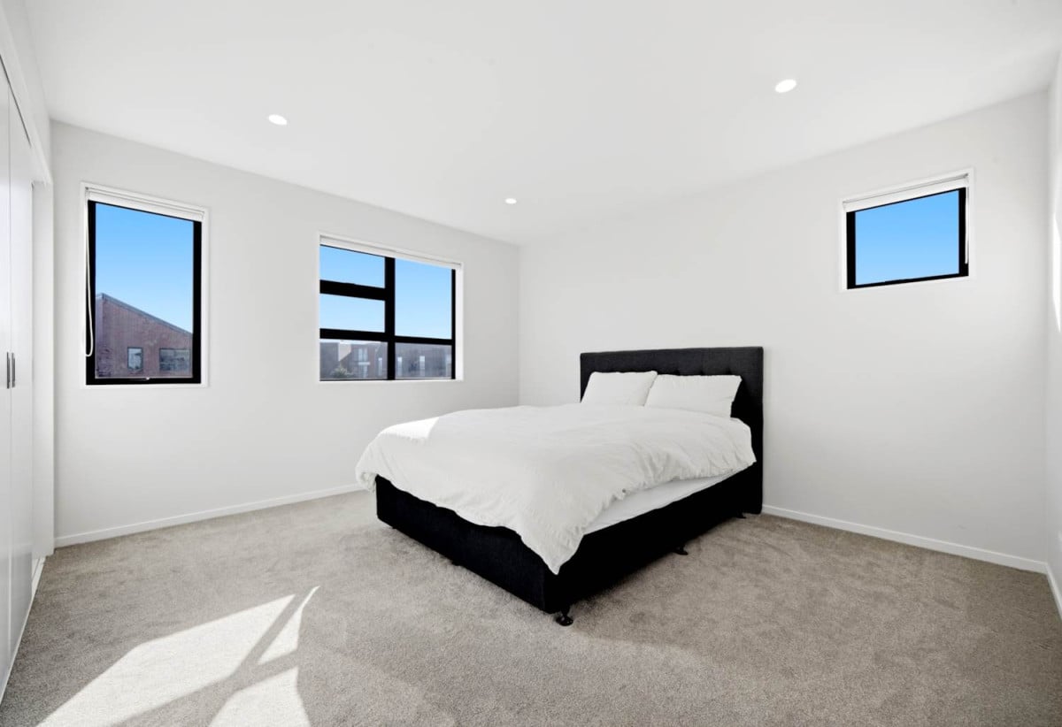 3 beds 2.5 baths duplex home with garage, close to schools, Bomb Point Reserve, Te Ara Manawa Coastal Walkway, shops, 0.4 km to Hobsonville Point Primary School, 1 km to Hobsonville Point Secondary School, 2 Whakatere Lane, Hobsonville, Auckland