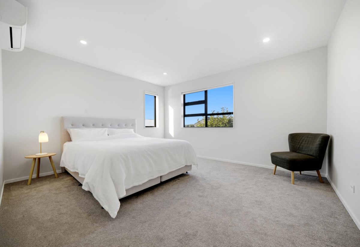 3 beds 2.5 baths duplex home with garage, close to schools, Bomb Point Reserve, Te Ara Manawa Coastal Walkway, shops, 0.4 km to Hobsonville Point Primary School, 1 km to Hobsonville Point Secondary School, 2 Whakatere Lane, Hobsonville, Auckland