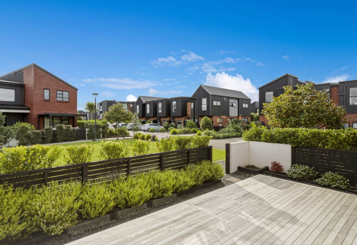 3 beds 2.5 baths duplex home with garage, close to schools, Bomb Point Reserve, Te Ara Manawa Coastal Walkway, shops, 0.4 km to Hobsonville Point Primary School, 1 km to Hobsonville Point Secondary School, 2 Whakatere Lane, Hobsonville, Auckland