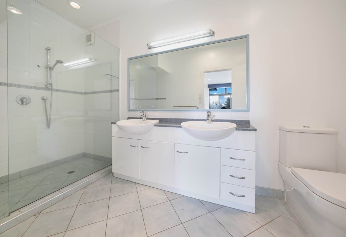 739m2 section, 5 beds (1 ensuite) + study 3 baths house with double garage and swimming pool, 2 bed 1 bath ground floor, 49 Weatherly Road, Torbay, Auckland