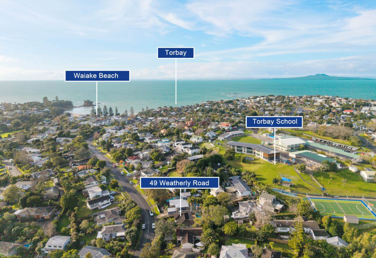 739m2 section, 5 beds (1 ensuite) + study 3 baths house with double garage and swimming pool, 2 bed 1 bath ground floor, 49 Weatherly Road, Torbay, Auckland