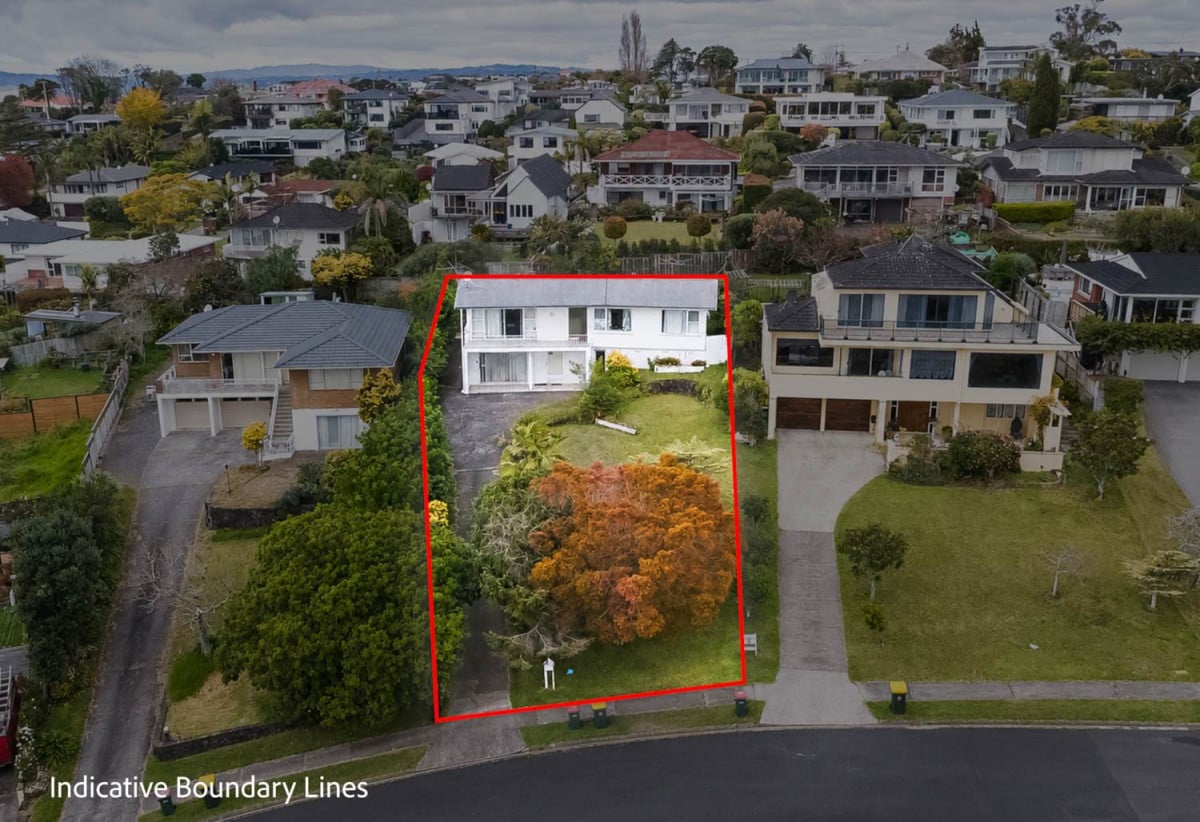 819m2 section, 0.7 km to Macleans College, Sea Views, 3 beds 2 baths house with garage, a lower-level rumpus room, 6 Nickleby Place, Mellons Bay, Auckland