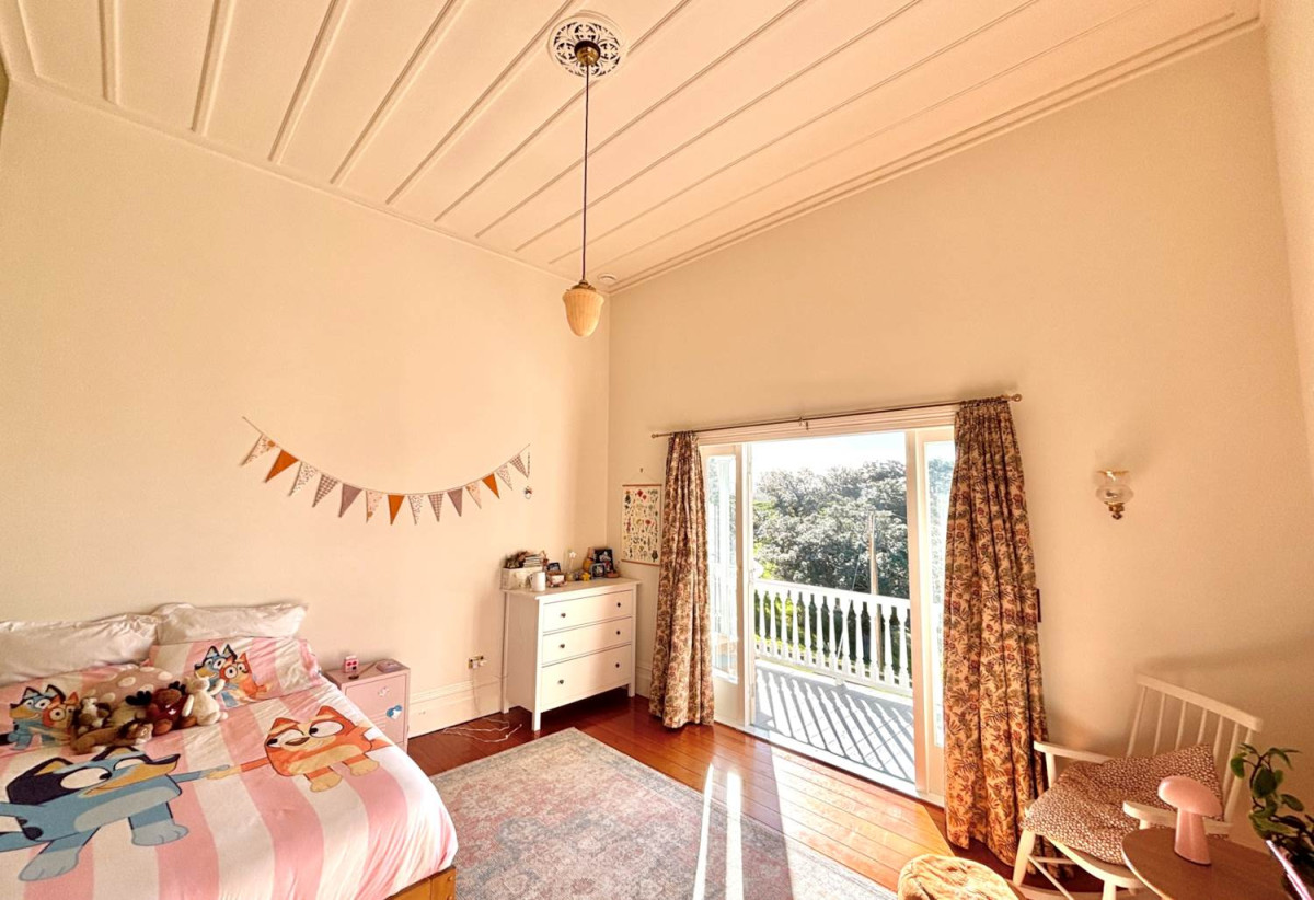 For rent, 4 beds (1 ensuite) 2 bathshouse with double garage, Private beach access, Expansive waterfront grounds, available 24th July, 700 Pukapuka Road, Mahurangi West, Auckland