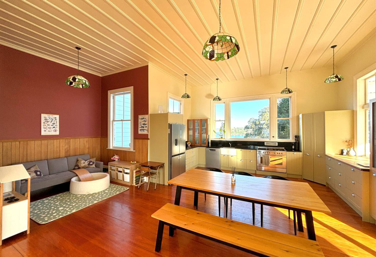 For rent, 4 beds (1 ensuite) 2 bathshouse with double garage, Private beach access, Expansive waterfront grounds, available 24th July, 700 Pukapuka Road, Mahurangi West, Auckland
