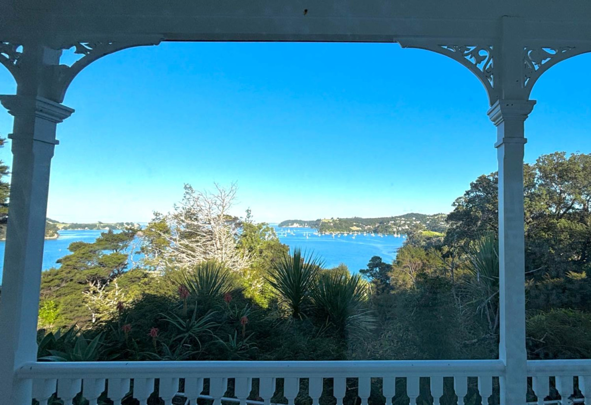 For rent, 4 beds (1 ensuite) 2 bathshouse with double garage, Private beach access, Expansive waterfront grounds, available 24th July, 700 Pukapuka Road, Mahurangi West, Auckland