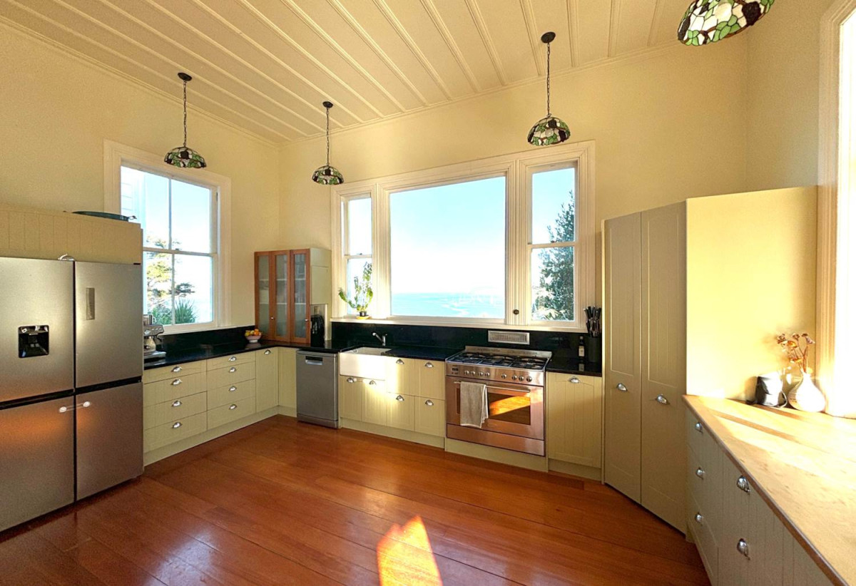 For rent, 4 beds (1 ensuite) 2 bathshouse with double garage, Private beach access, Expansive waterfront grounds, available 24th July, 700 Pukapuka Road, Mahurangi West, Auckland
