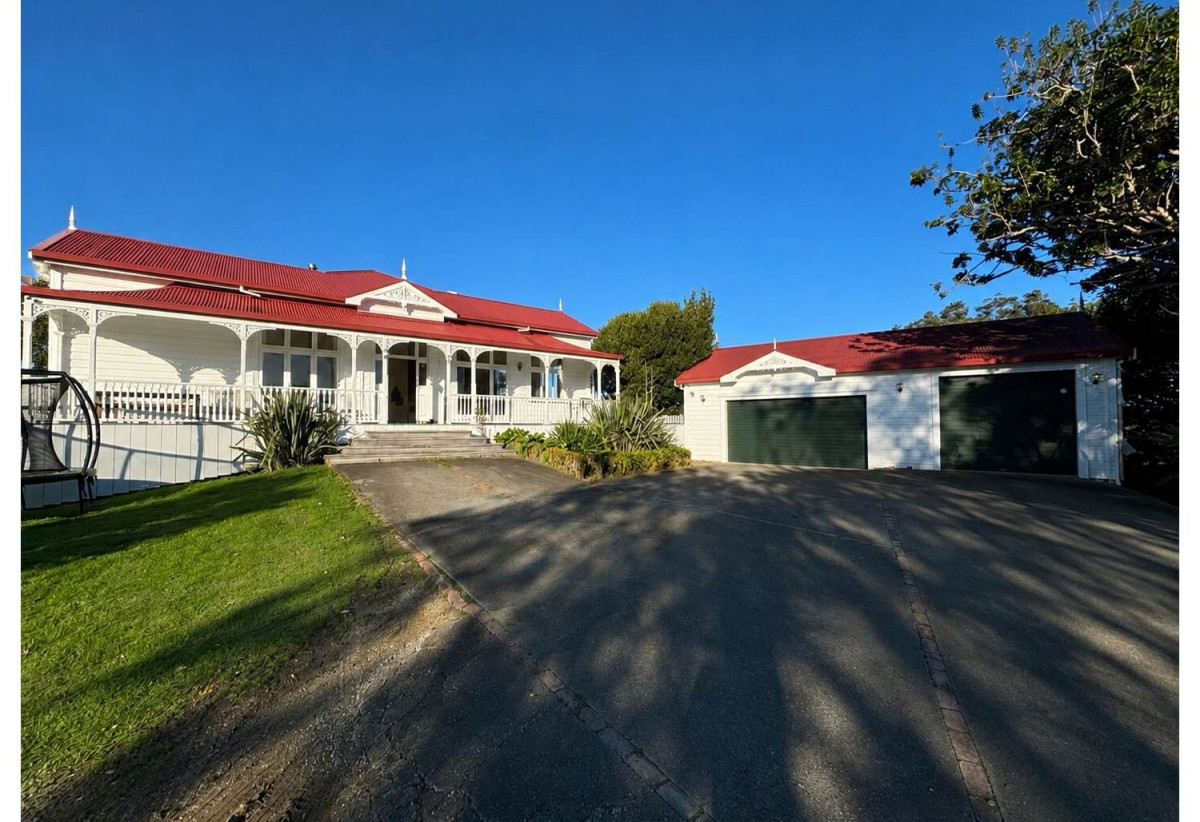 For rent, 4 beds (1 ensuite) 2 bathshouse with double garage, Private beach access, Expansive waterfront grounds, available 24th July, 700 Pukapuka Road, Mahurangi West, Auckland
