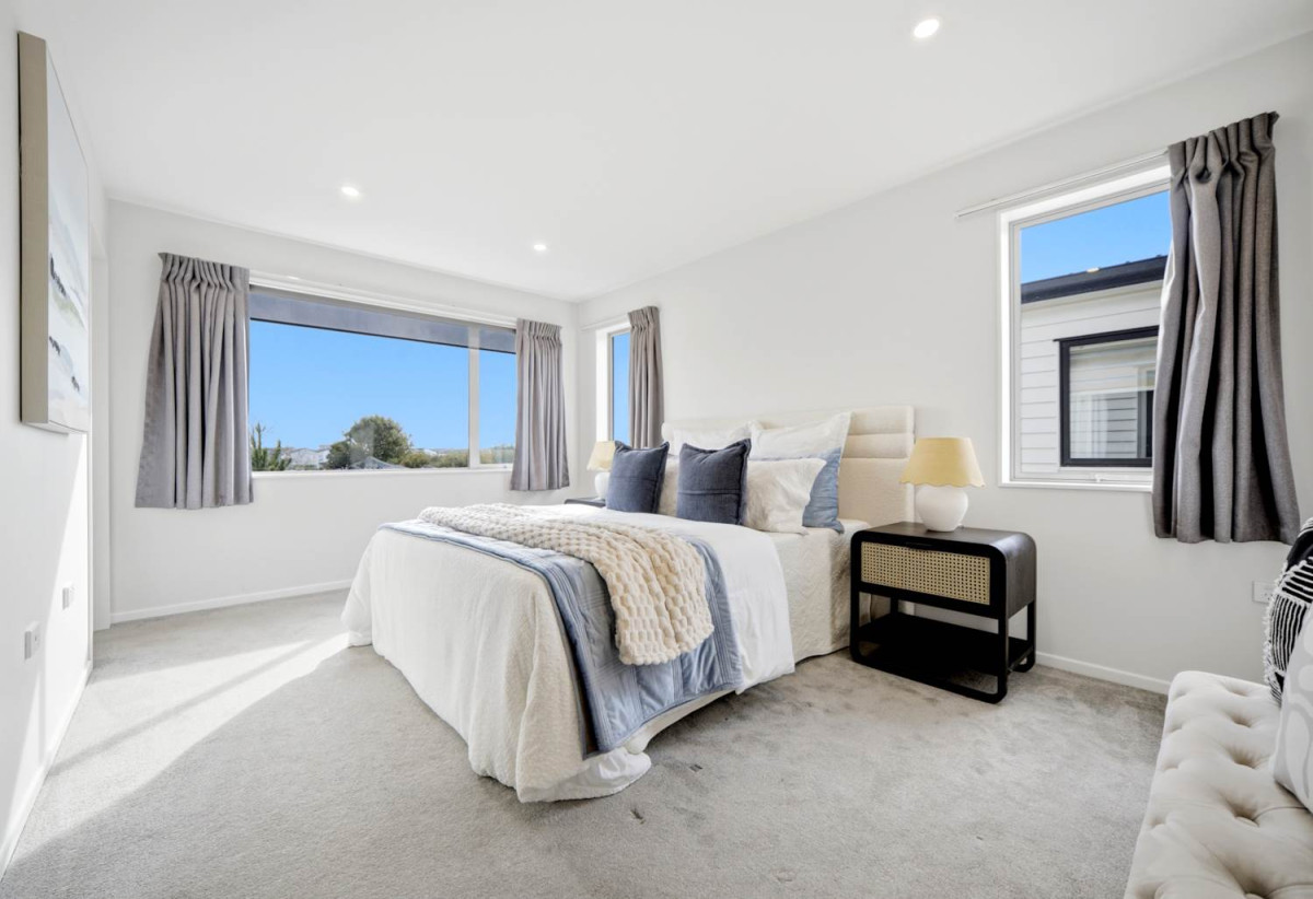 5 beds (3 ensuites) 4.5 baths house with double garage, close to schools, shops, coastal walkways, local reserves, 0.6 km to Scott Point School, 1.5 km to Hobsonville Point Secondary School, 12 Kokowai Parade, Hobsonville, Auckland