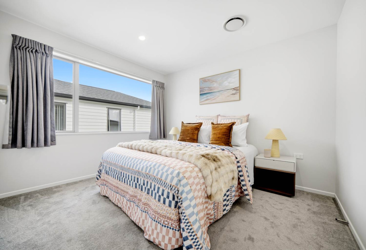 5 beds (3 ensuites) 4.5 baths house with double garage, close to schools, shops, coastal walkways, local reserves, 0.6 km to Scott Point School, 1.5 km to Hobsonville Point Secondary School, 12 Kokowai Parade, Hobsonville, Auckland
