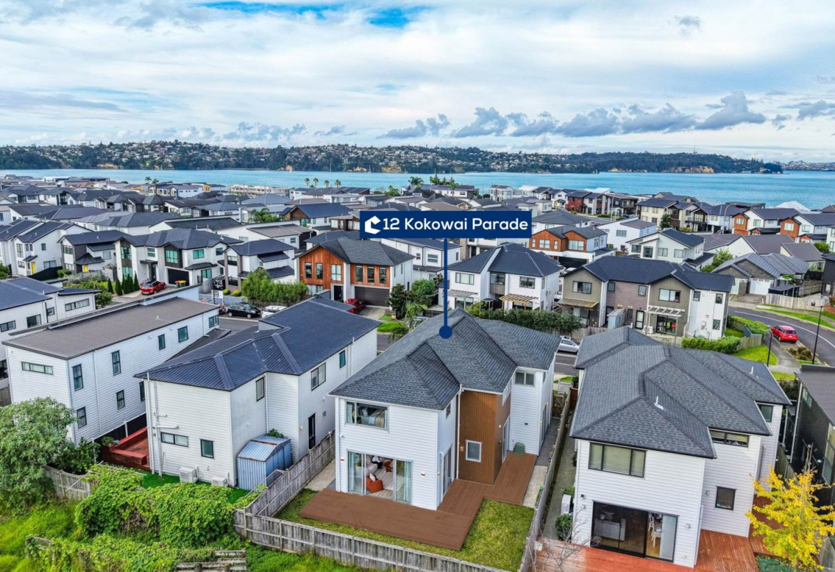 5 beds (3 ensuites) 4.5 baths house with double garage, close to schools, shops, coastal walkways, local reserves, 0.6 km to Scott Point School, 1.5 km to Hobsonville Point Secondary School, 12 Kokowai Parade, Hobsonville, Auckland