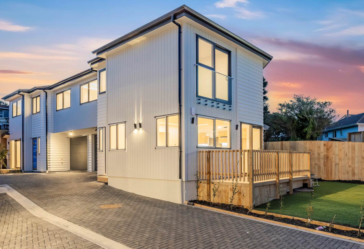 Brandnew 3 beds 2.5 baths home with garage, located opposite childcare facilities and local shops, close to schools, park, golf club, 0.4 km to Lynfield College, 0.7 km to Marshall Laing School, 1.1 km to Halsey Drive School, Lot 6/3 Commodore Drive, Lynfield, Auckland