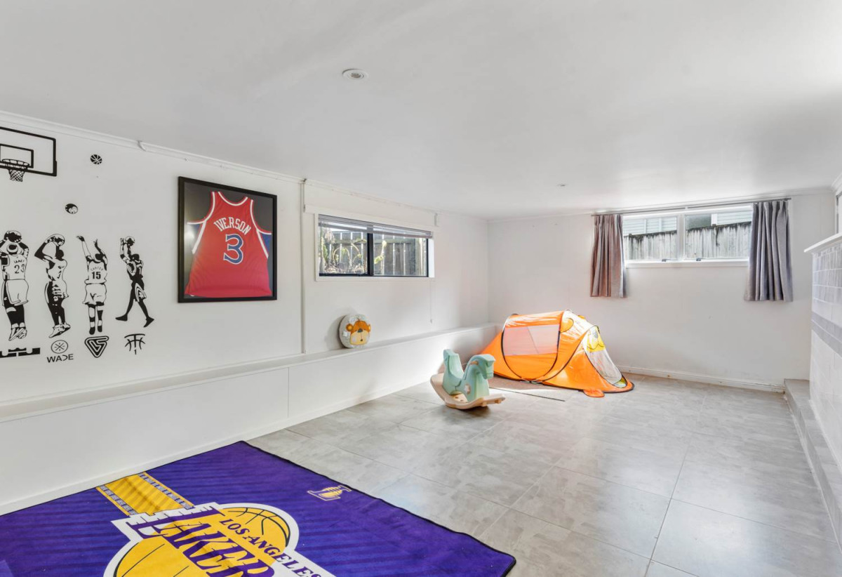 3 beds 2 baths house with carport, downstairs two large multipurpose rooms, close to schools, shops, reserves, 0.3 km to Beach Haven School, 1 km to Birkdale Intermediate School, 1/278 Rangatira Road, Beach Haven, Auckland