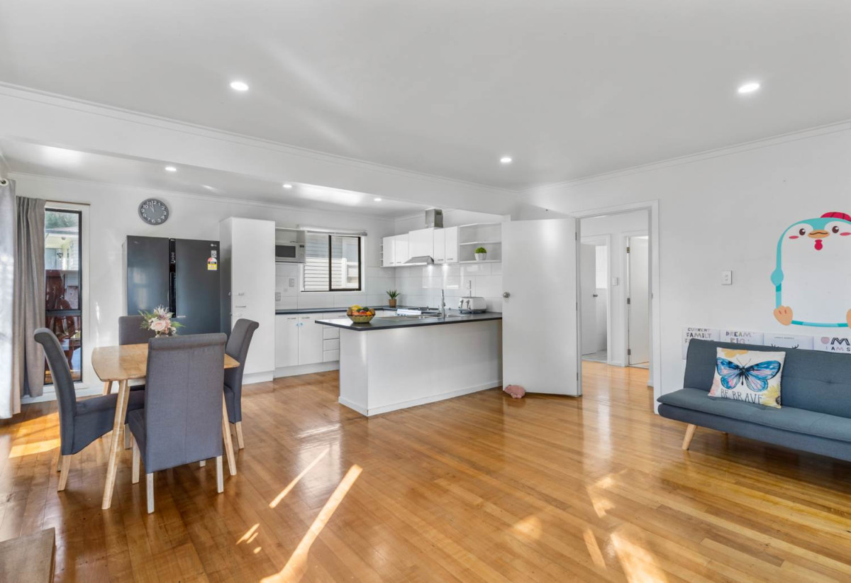 3 beds 2 baths house with carport, downstairs two large multipurpose rooms, close to schools, shops, reserves, 0.3 km to Beach Haven School, 1 km to Birkdale Intermediate School, 1/278 Rangatira Road, Beach Haven, Auckland