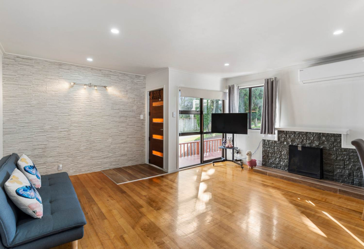3 beds 2 baths house with carport, downstairs two large multipurpose rooms, close to schools, shops, reserves, 0.3 km to Beach Haven School, 1 km to Birkdale Intermediate School, 1/278 Rangatira Road, Beach Haven, Auckland