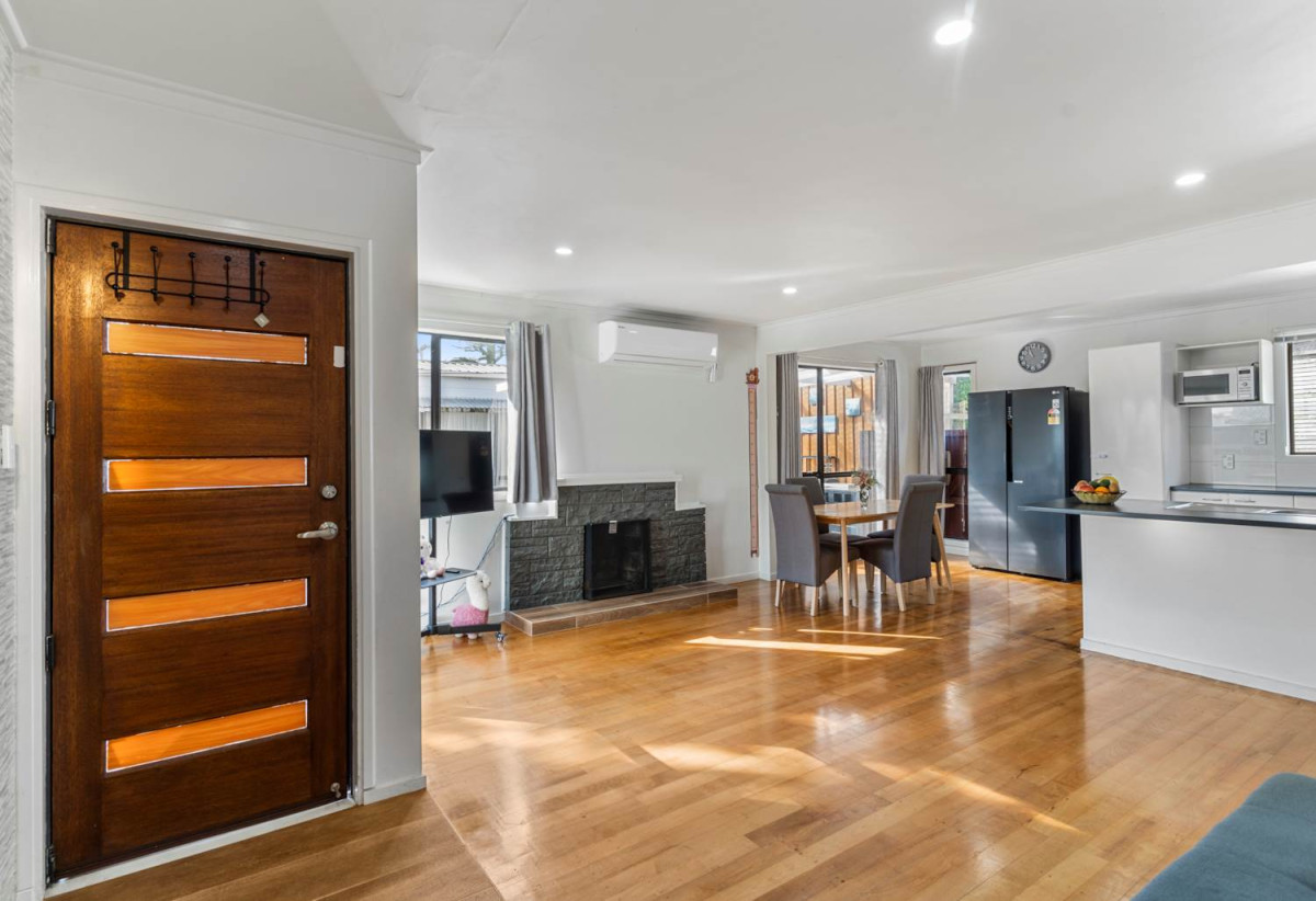 3 beds 2 baths house with carport, downstairs two large multipurpose rooms, close to schools, shops, reserves, 0.3 km to Beach Haven School, 1 km to Birkdale Intermediate School, 1/278 Rangatira Road, Beach Haven, Auckland