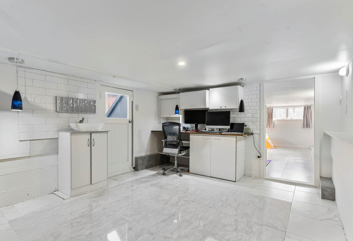 3 beds 2 baths house with carport, downstairs two large multipurpose rooms, close to schools, shops, reserves, 0.3 km to Beach Haven School, 1 km to Birkdale Intermediate School, 1/278 Rangatira Road, Beach Haven, Auckland
