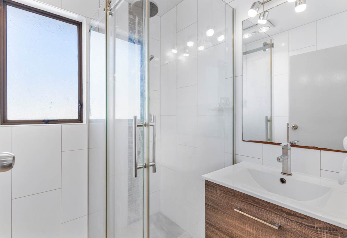 3 beds 2 baths house with carport, downstairs two large multipurpose rooms, close to schools, shops, reserves, 0.3 km to Beach Haven School, 1 km to Birkdale Intermediate School, 1/278 Rangatira Road, Beach Haven, Auckland