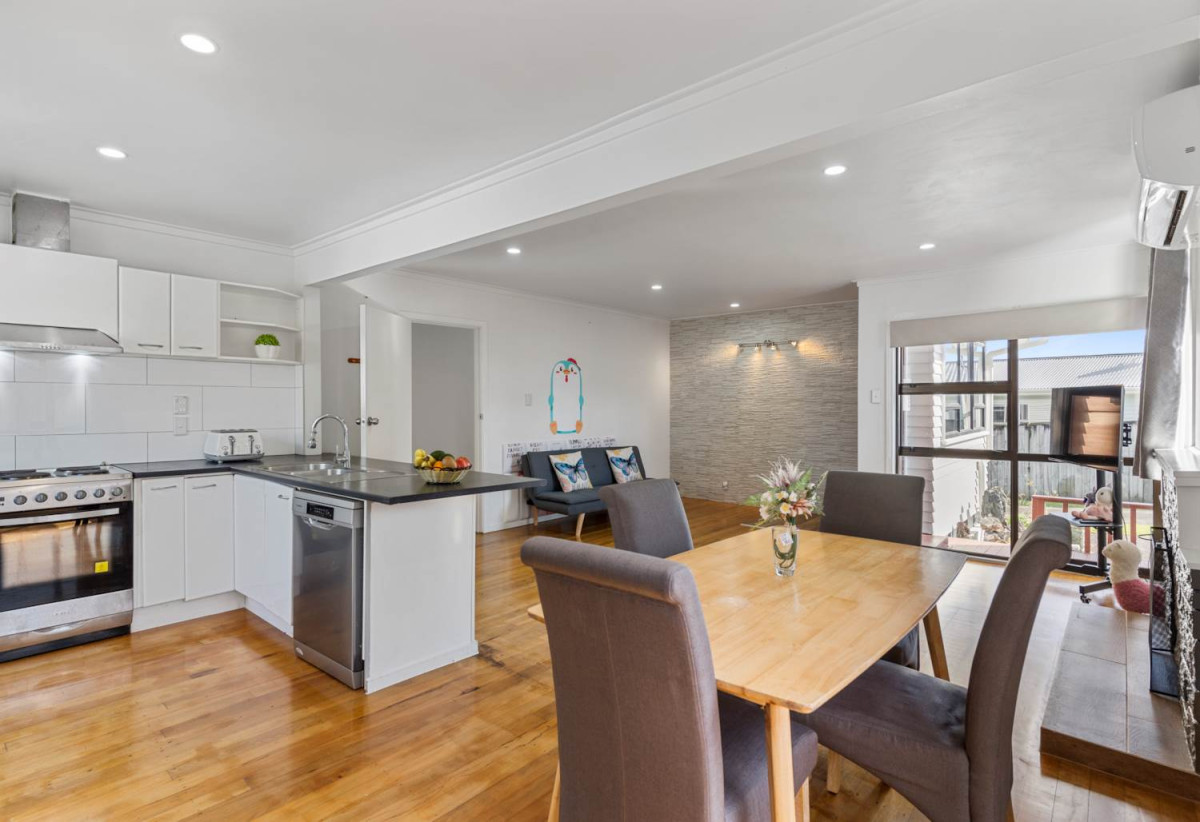 3 beds 2 baths house with carport, downstairs two large multipurpose rooms, close to schools, shops, reserves, 0.3 km to Beach Haven School, 1 km to Birkdale Intermediate School, 1/278 Rangatira Road, Beach Haven, Auckland