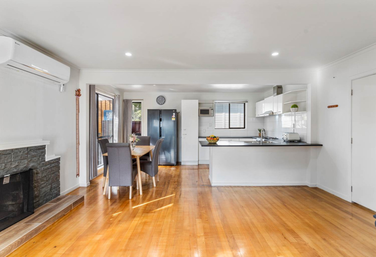 3 beds 2 baths house with carport, downstairs two large multipurpose rooms, close to schools, shops, reserves, 0.3 km to Beach Haven School, 1 km to Birkdale Intermediate School, 1/278 Rangatira Road, Beach Haven, Auckland