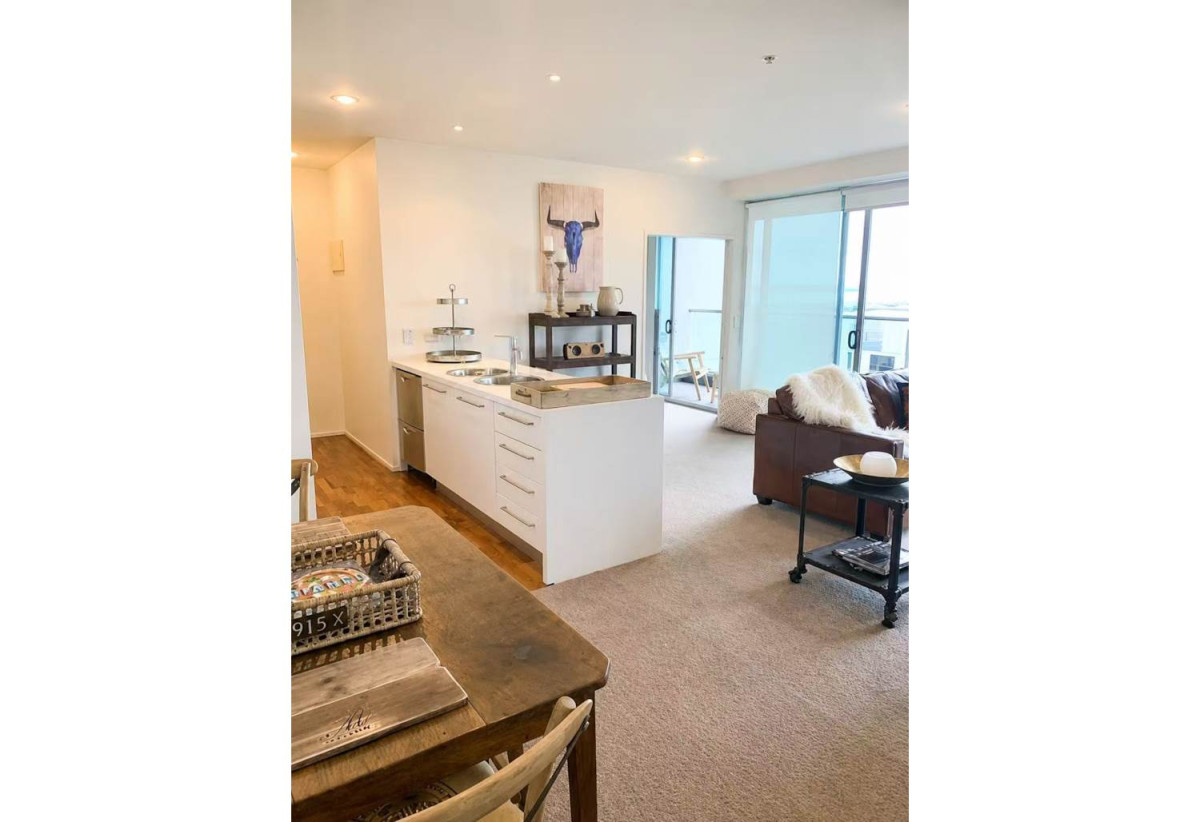 Auckland Girls’ Grammar School zone, 66m2 Leasehold 2 beds 2 baths apartment with car park, just a short walk from Commercial Bay, Queen Street, 2 km to Auckland Girls’ Grammar School, 607/2 Beach Road, City Centre, Auckland