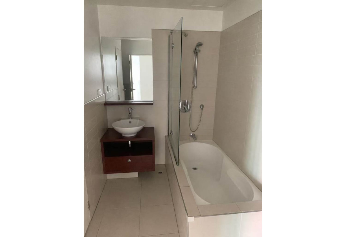 Auckland Girls’ Grammar School zone, 66m2 Leasehold 2 beds 2 baths apartment with car park, just a short walk from Commercial Bay, Queen Street, 2 km to Auckland Girls’ Grammar School, 607/2 Beach Road, City Centre, Auckland