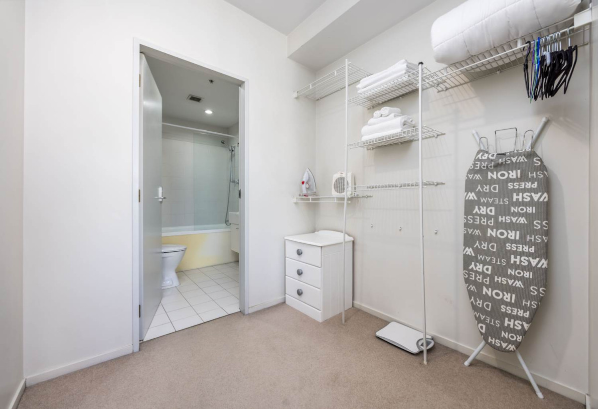 Must Sell, Auckland Girls’ Grammar School zone, Pet-friendly, 110m2 Freehold 2 beds (1 ensuite) 2 baths apartment with car park, 2 good-sized bedrooms, both with sliders access to the balcony, move-in ready, 0.6 km to Auckland Girls’ Grammar School, 7D/205-215 Hobson Street, City Centre, Auckland