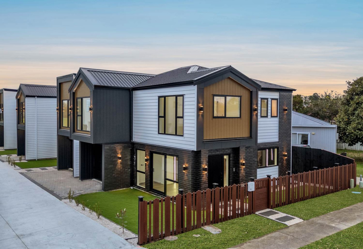 10-Year Building Warranty, Brandnew standalone 4 beds 2.5 baths home with garage, close to shopping centres, schools, parks, and everyday amenities, 0.3 km to Edgewater College, 1.1 km to Anchorage Park School, 1.2 km to Pakuranga Intermediate, Lot 2/106 Edgewater Drive, Pakuranga, Auckland