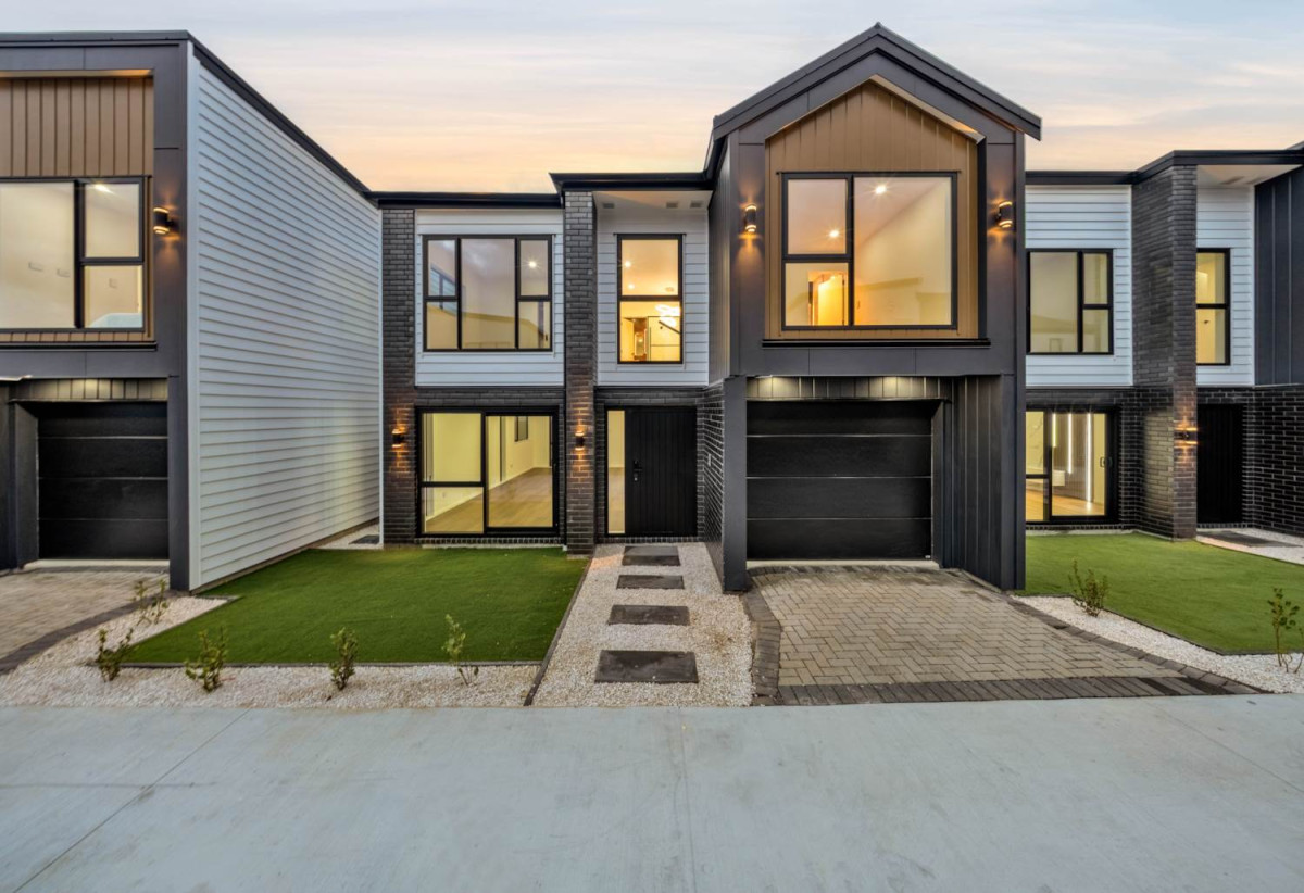 10-Year Building Warranty, Brandnew standalone 4 beds 2.5 baths home with garage, close to shopping centres, schools, parks, and everyday amenities, 0.3 km to Edgewater College, 1.1 km to Anchorage Park School, 1.2 km to Pakuranga Intermediate, Lot 4/106 Edgewater Drive, Pakuranga, Auckland