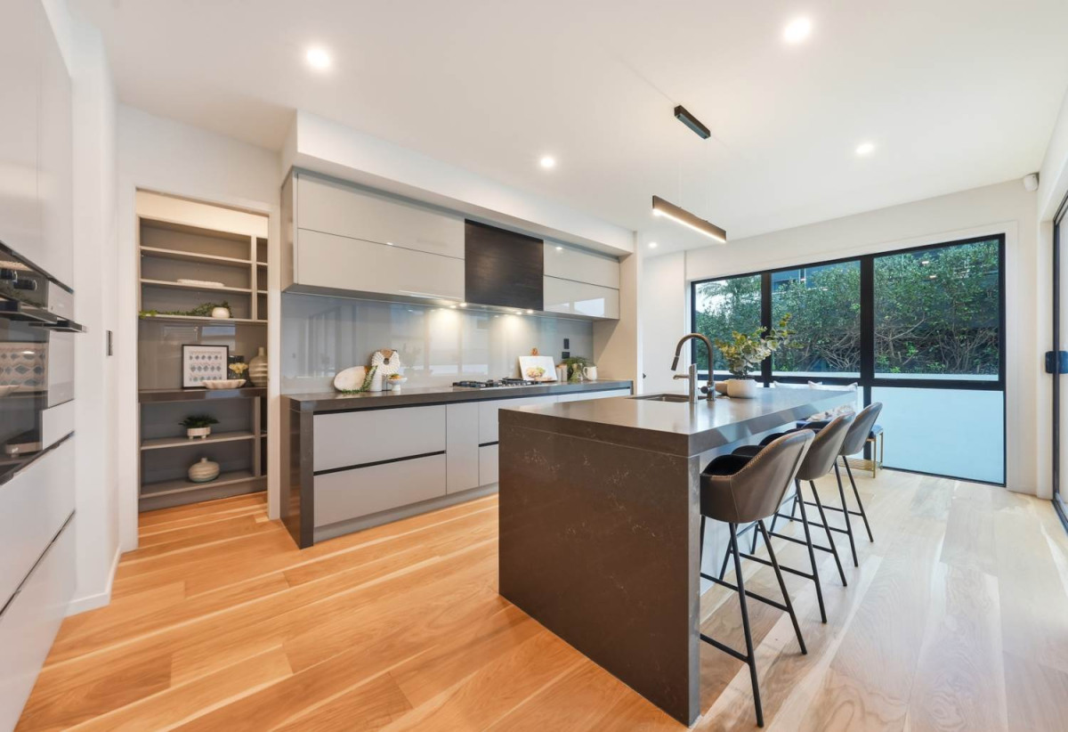 Macleans College zone, 231m2 Brandnew standalone 4 beds (2 ensuites) 3.5 baths house with double garage on 414m2 section, move-in ready, nearby the beach, 0.7 km to Bucklands Beach Primary School, 1.3 km to Macleans College and Bucklands Beach Intermediate, 18B The Esplanade, Eastern Beach, Auckland