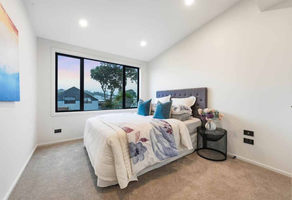 Macleans College zone, 231m2 Brandnew standalone 4 beds (2 ensuites) 3.5 baths house with double garage on 414m2 section, move-in ready, nearby the beach, 0.7 km to Bucklands Beach Primary School, 1.3 km to Macleans College and Bucklands Beach Intermediate, 18B The Esplanade, Eastern Beach, Auckland