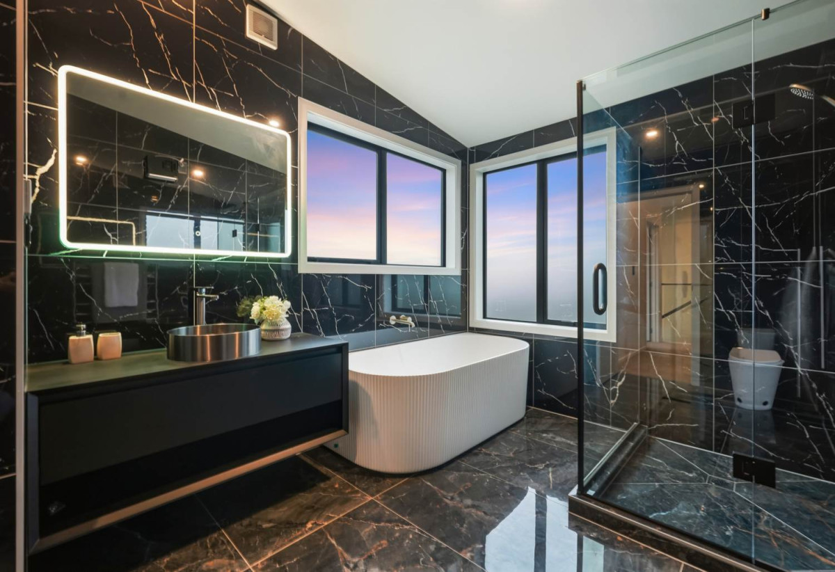 Macleans College zone, 231m2 Brandnew standalone 4 beds (2 ensuites) 3.5 baths house with double garage on 414m2 section, move-in ready, nearby the beach, 0.7 km to Bucklands Beach Primary School, 1.3 km to Macleans College and Bucklands Beach Intermediate, 18B The Esplanade, Eastern Beach, Auckland