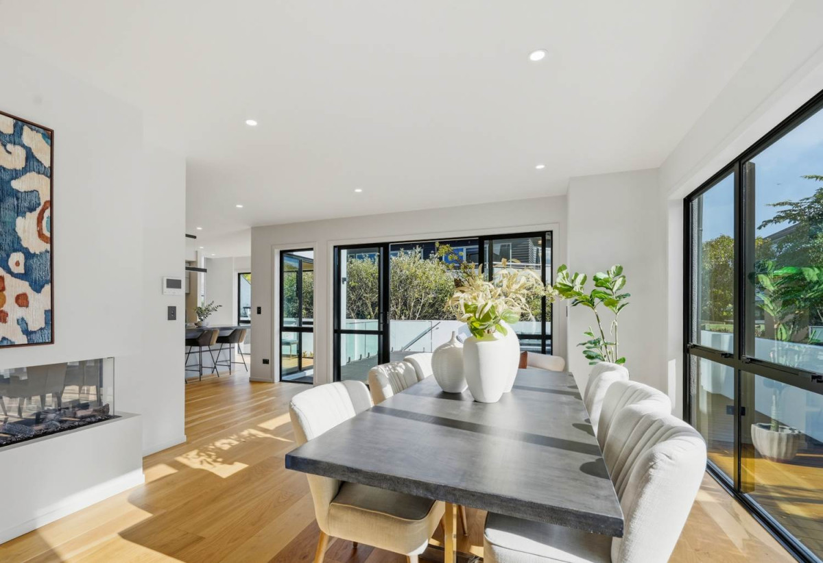 Macleans College zone, 231m2 Brandnew standalone 4 beds (2 ensuites) 3.5 baths house with double garage on 414m2 section, move-in ready, nearby the beach, 0.7 km to Bucklands Beach Primary School, 1.3 km to Macleans College and Bucklands Beach Intermediate, 18B The Esplanade, Eastern Beach, Auckland