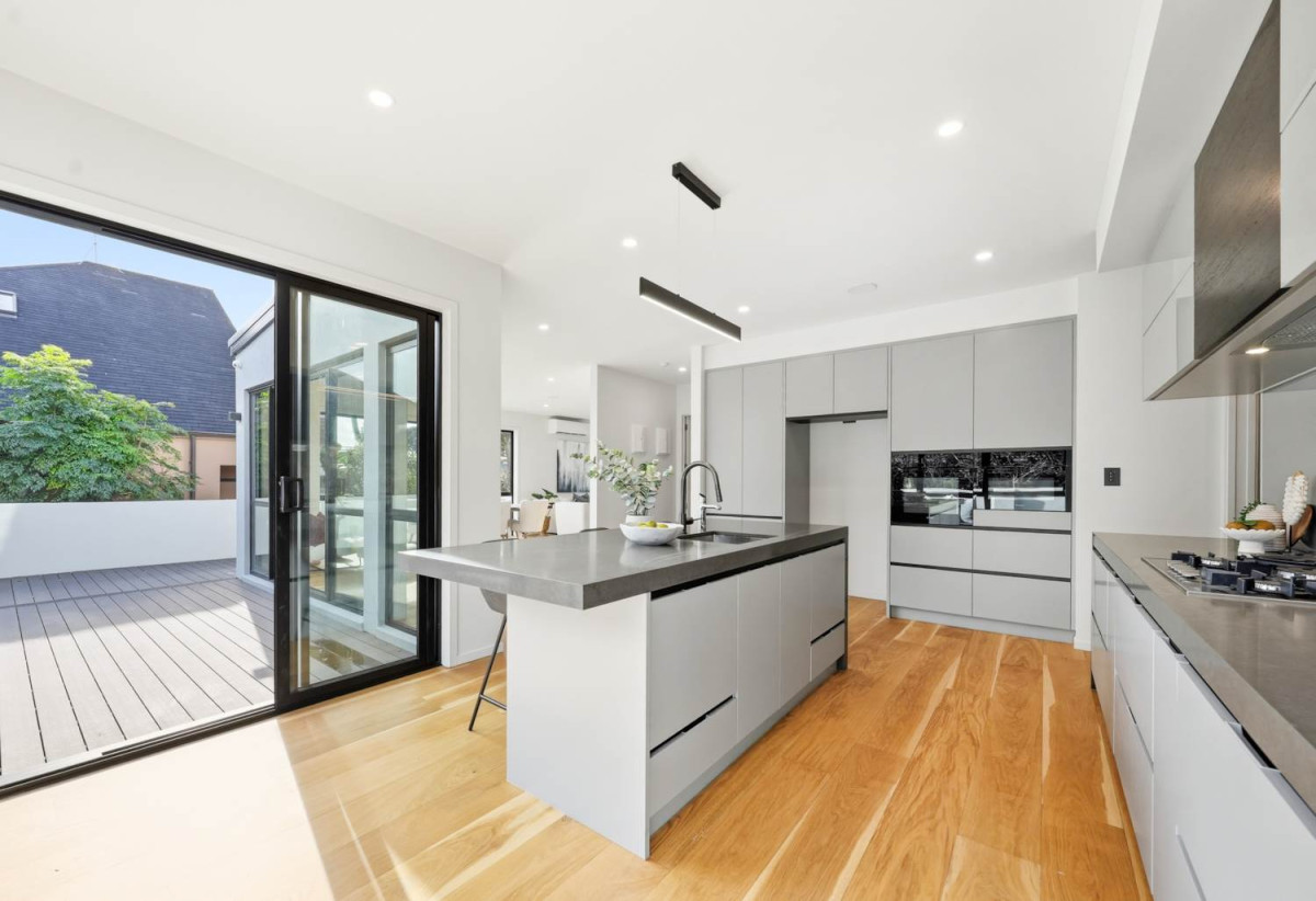 Macleans College zone, 231m2 Brandnew standalone 4 beds (2 ensuites) 3.5 baths house with double garage on 414m2 section, move-in ready, nearby the beach, 0.7 km to Bucklands Beach Primary School, 1.3 km to Macleans College and Bucklands Beach Intermediate, 18B The Esplanade, Eastern Beach, Auckland