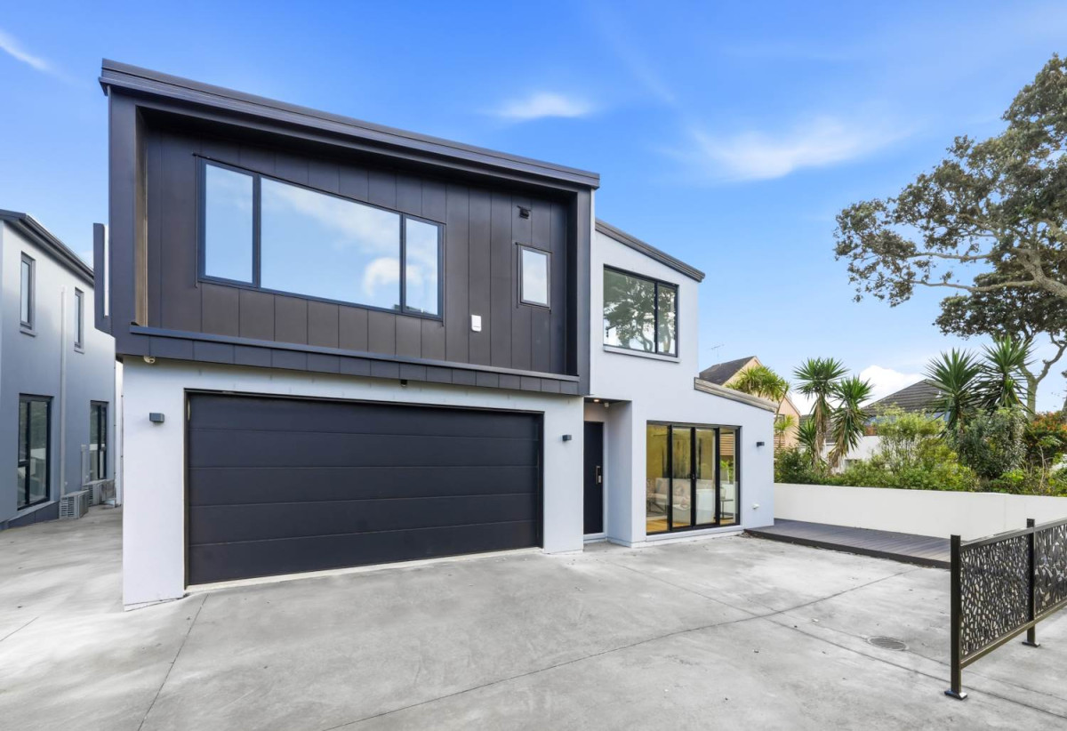 Macleans College zone, 231m2 Brandnew standalone 4 beds (2 ensuites) 3.5 baths house with double garage on 414m2 section, move-in ready, nearby the beach, 0.7 km to Bucklands Beach Primary School, 1.3 km to Macleans College and Bucklands Beach Intermediate, 18B The Esplanade, Eastern Beach, Auckland