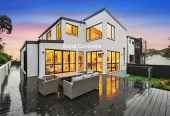 Macleans College zone, 231m2 Brandnew standalone 4 beds (2 ensuites) 3.5 baths house with double garage on 414m2 section, move-in ready, nearby the beach, 0.7 km to Bucklands Beach Primary School, 1.3 km to Macleans College and Bucklands Beach Intermediate, 18B The Esplanade, Eastern Beach, Auckland
