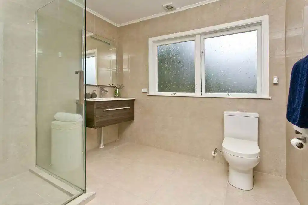 Double Westlake school zone, 675m2 section with RC & EPA APPROVED | BC SUBMITTED, 4 beds 2 baths house with garage, Upstairs: 3 generous bedrooms + 1 bathroom, Ground floor: 1 large bedroom + 1 bathroom, currently rented for $900/week, 0.2 km to Forrest Hill School, 0.5 km to Westlake Boys’ High School, 1.1 km to Westlake Girls’ High School, 24 Arrow Road, Forrest Hill,Auckland