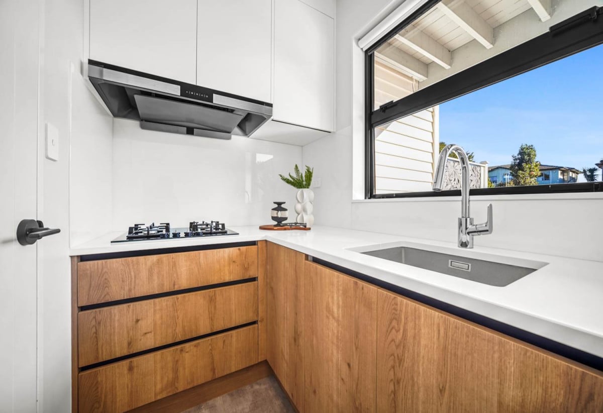 750m2 section backs directly onto a reserve, 2 kitchens 6 beds (2 ensuites) 5 baths house, triple garage, 2 beds granny, 9 Wyon Way, Flat Bush, Auckland