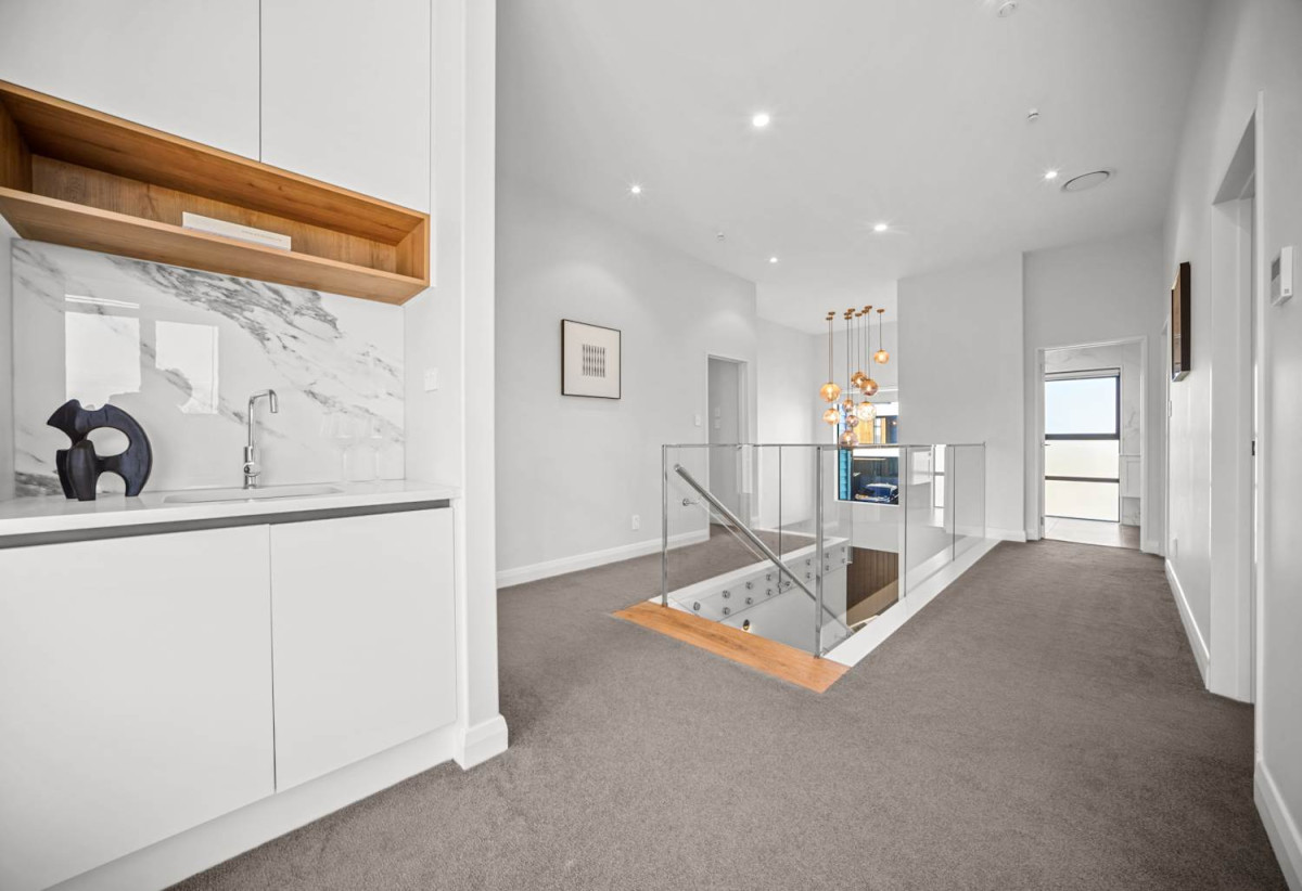750m2 section backs directly onto a reserve, 2 kitchens 6 beds (2 ensuites) 5 baths house, triple garage, 2 beds granny, 9 Wyon Way, Flat Bush, Auckland
