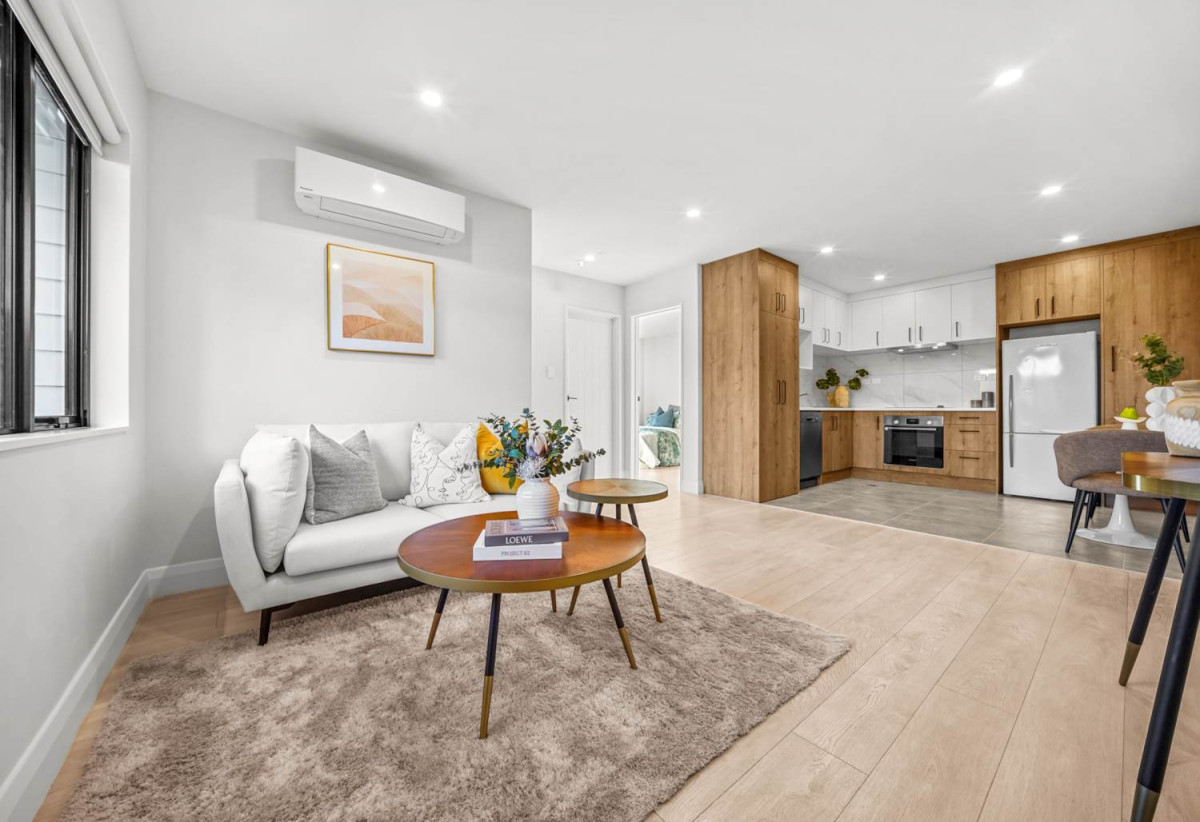 750m2 section backs directly onto a reserve, 2 kitchens 6 beds (2 ensuites) 5 baths house, triple garage, 2 beds granny, 9 Wyon Way, Flat Bush, Auckland