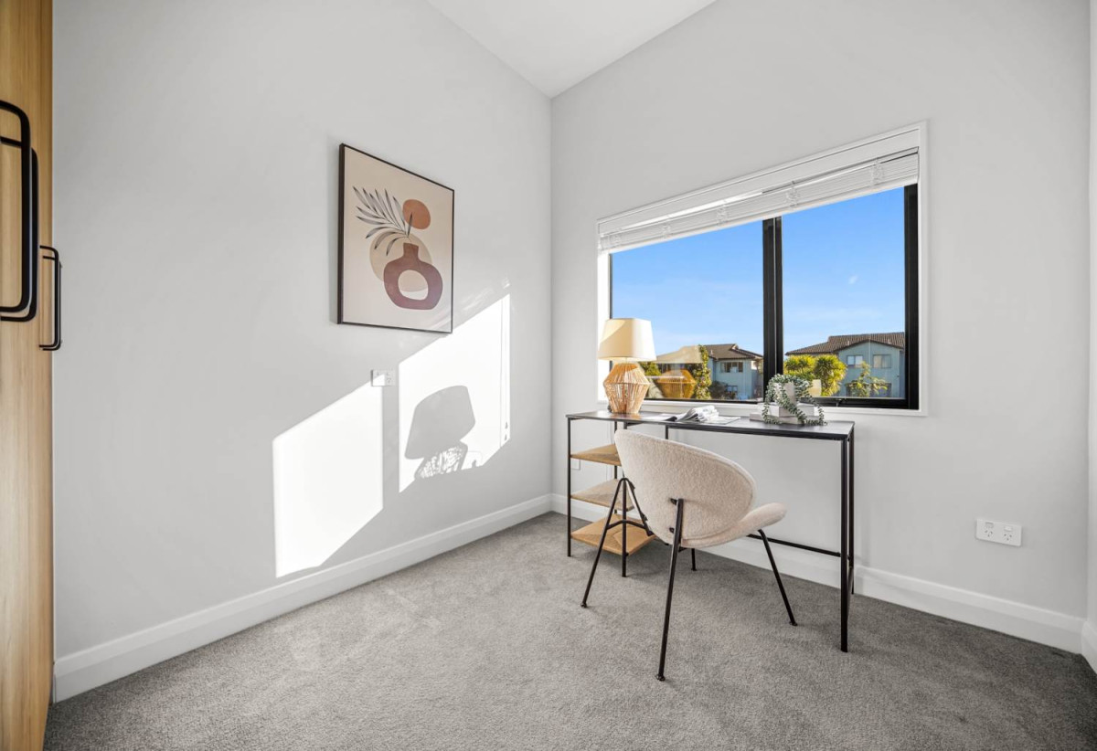 750m2 section backs directly onto a reserve, 2 kitchens 6 beds (2 ensuites) 5 baths house, triple garage, 2 beds granny, 9 Wyon Way, Flat Bush, Auckland