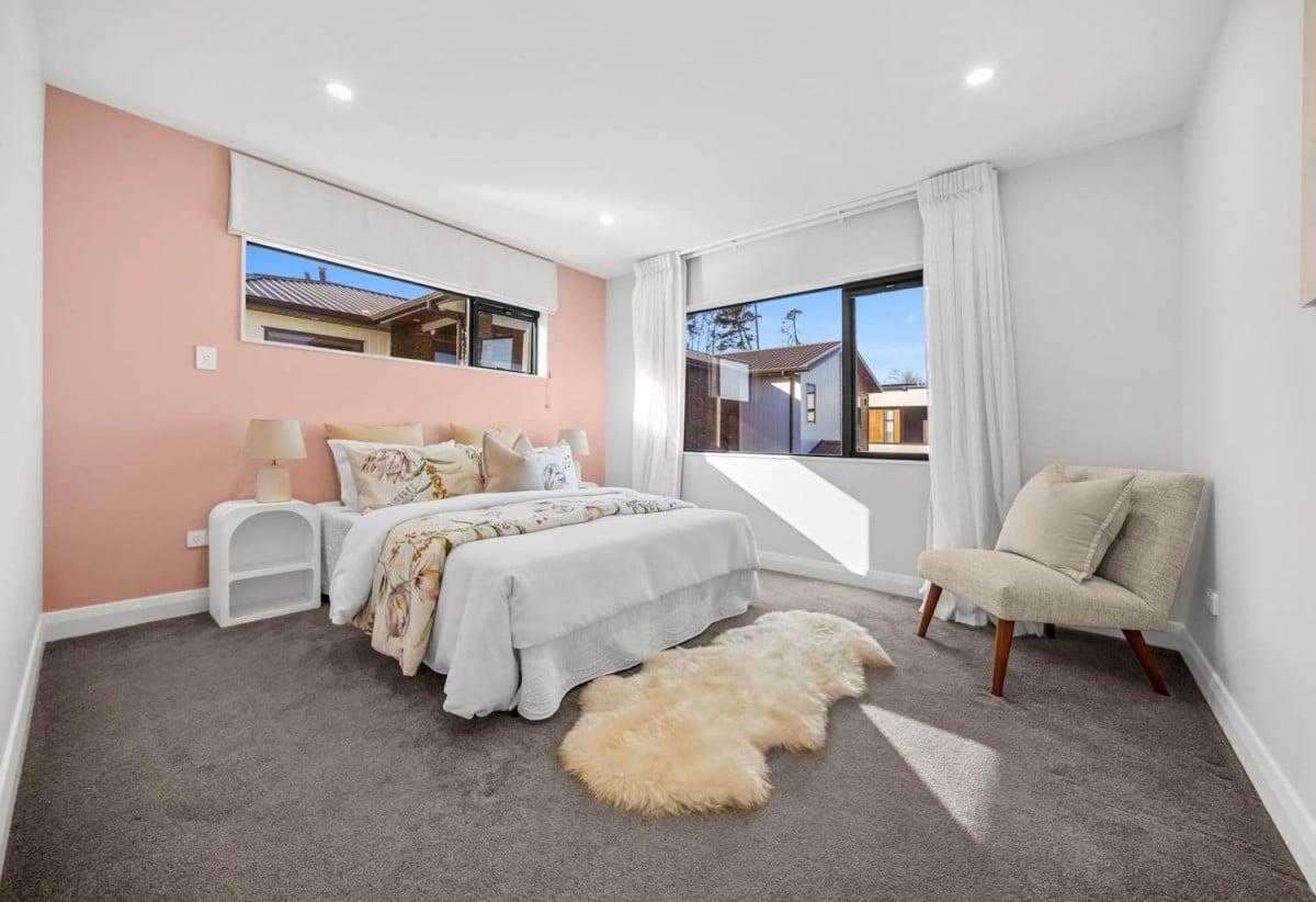 750m2 section backs directly onto a reserve, 2 kitchens 6 beds (2 ensuites) 5 baths house, triple garage, 2 beds granny, 9 Wyon Way, Flat Bush, Auckland